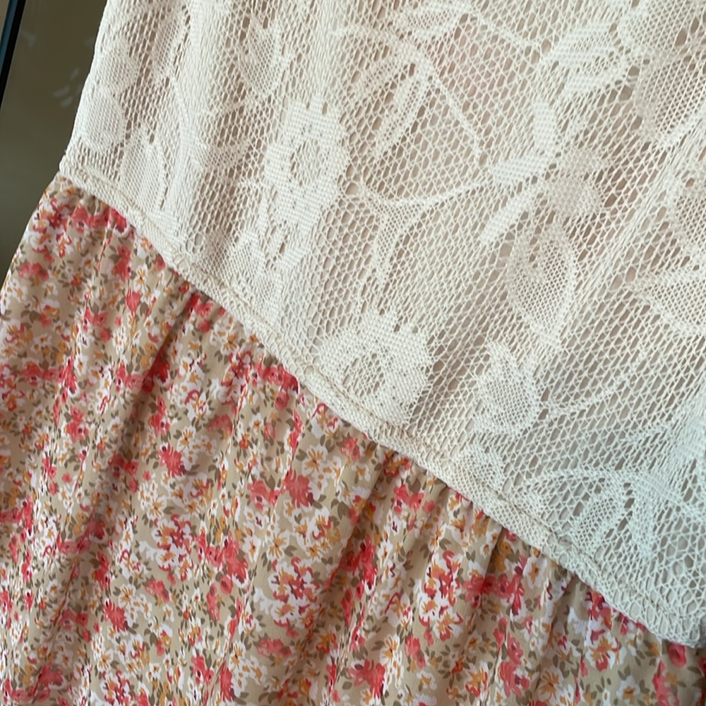 Hi-Low Maxi Dress! Floral and Lace! - Picture 3 of 3